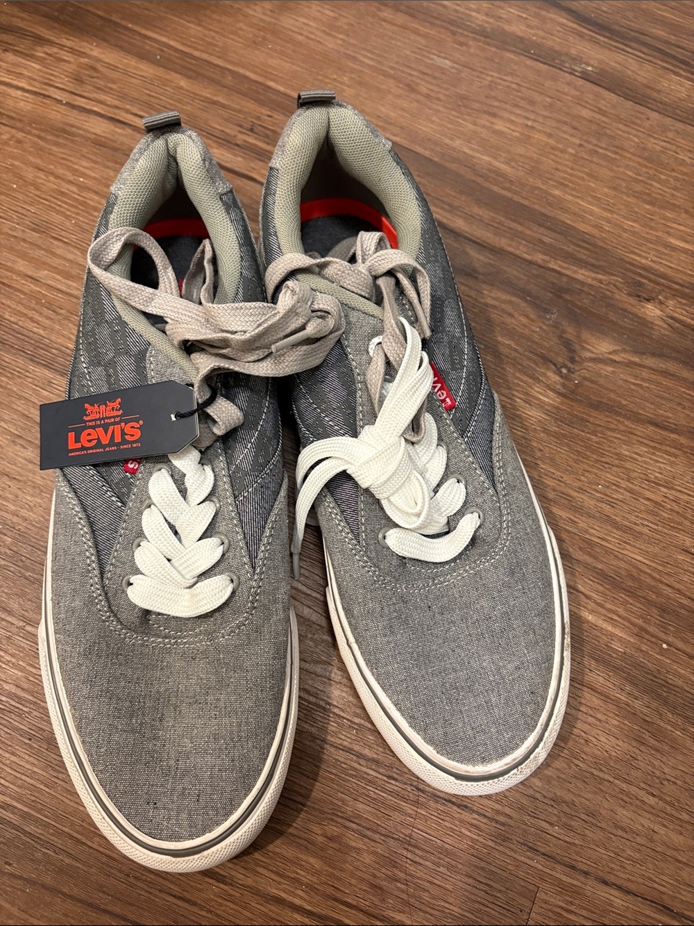 Levi's Men's Gray Canvas Low-Top Sneakers with 2 pair of laces in White and Gray